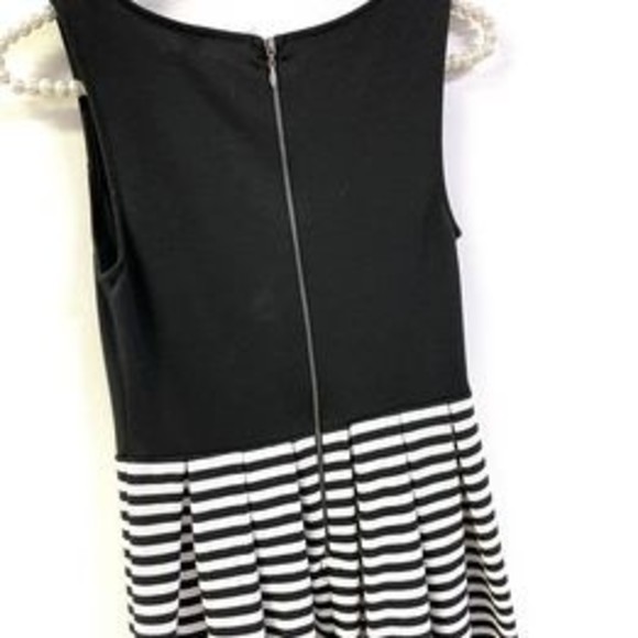 Xhilaration Woman Black White Striped Poly Spandex Sleeveless Dress size XS/S - Picture 3 of 6